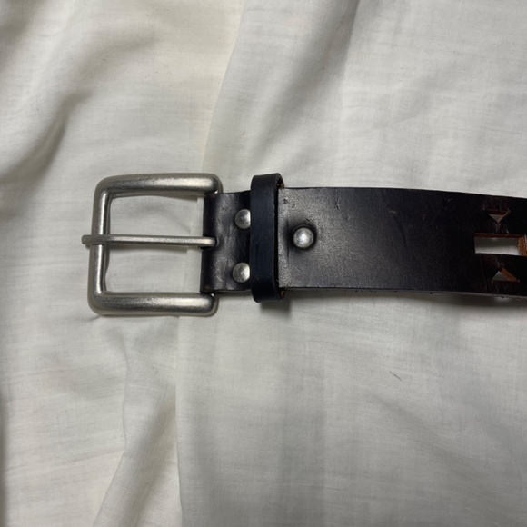 Leather belt. Dark Brown.1.5 in Wide. 38.5 in Long. Unbranded. Geometric Shapes - Picture 2 of 12